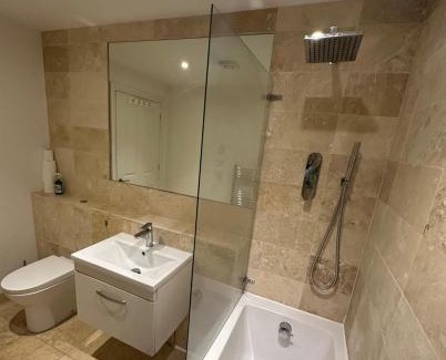 Epsom Apartamento | Epsom High Street Retreat Stylish 1-Bed Flat