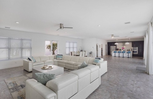 Hunt Club Casa | Luxury Villa Sleeps 15 Heated Pool + Fire Pit