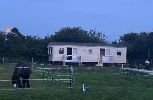 Mablethorpe Casa | Equestrian Retreat - Sleeps 6 & Bbq
