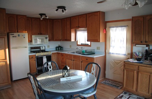 Holton Casa | Equine Kuntry Kabin - Perfect 2-bedroom house with AC in charming Holton.