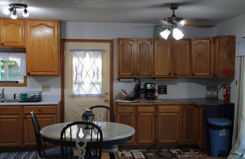 Holton Casa | Equine Kuntry Kabin - Perfect 2-bedroom house with AC in charming Holton.