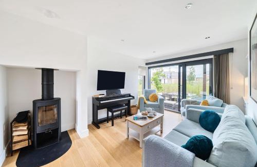 Holworth Casa | Equinox