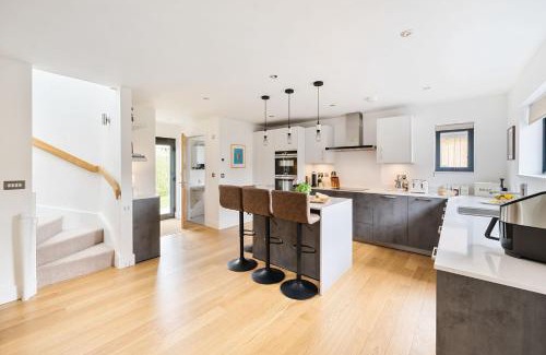 Holworth Casa | Equinox