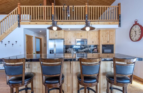 Driggs Chalet De Esquí | Equipped family-sized ski chalet in Driggs, ID a short drive to Grand Targhee.