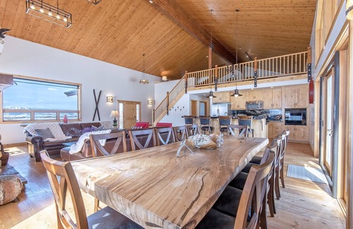 Driggs Chalet De Esquí | Equipped family-sized ski chalet in Driggs, ID a short drive to Grand Targhee.