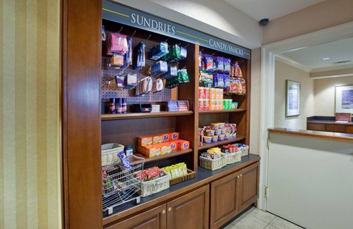 Buckhead Village Apartamento | Equipped King Studio with FREE SHUTTLE | Free Breakfast + Pool Access