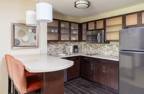 Canton Condominio | Suite King Equipada | Desayuno diario gratuito, bañera de hidromasaje compartida + piscina