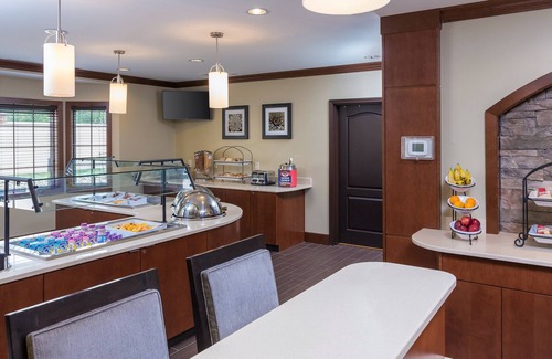 Canton Condominio | Suite King Equipada | Desayuno diario gratuito, bañera de hidromasaje compartida + piscina