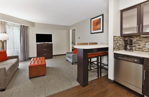 Utica Apartamento | Equipped Suite | Free Daily Breakfast, 24h Business Center + Seasonal Pool