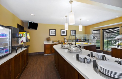 Utica Apartamento | Equipped Suite | Free Daily Breakfast, 24h Business Center + Seasonal Pool