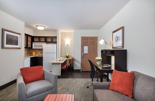 Chantilly Condominio | Suite equipada cerca de la DIA | Desayuno gratuito + traslado al aeropuerto + área corporativa