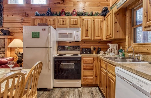 Pigeon Forge Cabina | Er317 - The Cubby Hole - Great Location - Close To Town 1 Bedroom Cabin by RedAwning