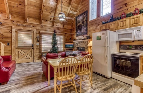 Pigeon Forge Cabina | Er317 - The Cubby Hole - Great Location - Close To Town 1 Bedroom Cabin by RedAwning