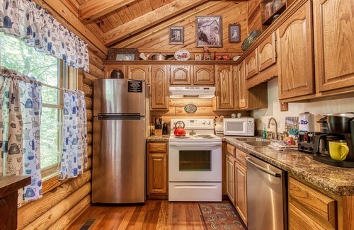 Pigeon Forge Cabina | Er44 - Rising Eagle - Great Location! Close To Town! 2 Bedroom Cabin by RedAwning