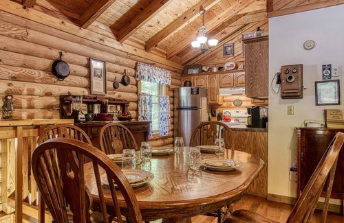 Pigeon Forge Cabina | Er44 - Rising Eagle - Great Location! Close To Town! 2 Bedroom Cabin by RedAwning