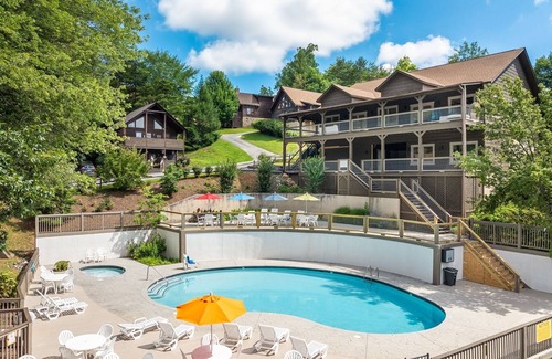 Pigeon Forge Cabina | Er44 - Rising Eagle - Great Location! Close To Town! 2 Bedroom Cabin by RedAwning