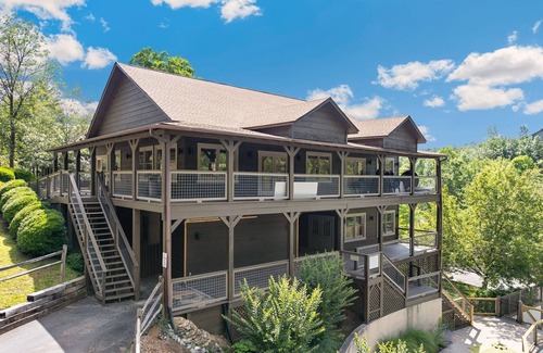 Pigeon Forge Cabina | Er44 - Rising Eagle - Great Location! Close To Town! 2 Bedroom Cabin by RedAwning