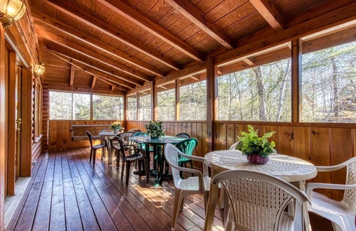 Pigeon Forge Cabina | Er92 - Virginia's Villa - Great Location! Close To All The Action! 5 Bedroom Cabin by RedAwning