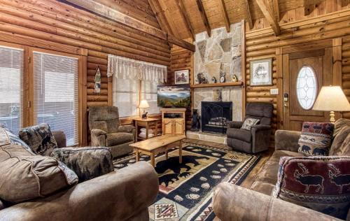 Pigeon Forge Casa | ER92 - Virginia's Villa - Great location! Close to all the action! cabin