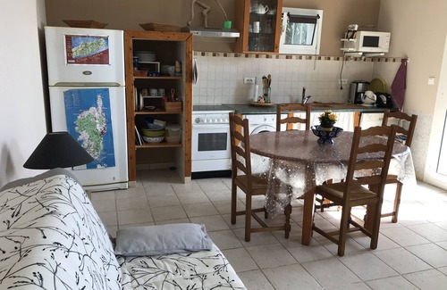 Brando Apartamento | ERBALUNGA, Cap Corse: Estudio confortable Planta baja de Villa VISTA AL MAR, ACCESO A LA PISCINA