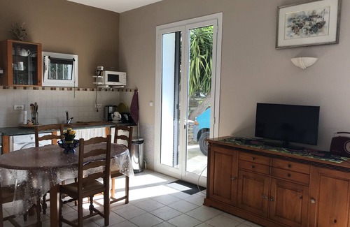 Brando Apartamento | ERBALUNGA, Cap Corse: Estudio confortable Planta baja de Villa VISTA AL MAR, ACCESO A LA PISCINA