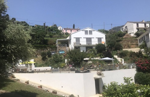 Brando Apartamento | ERBALUNGA, Cap Corse: Estudio confortable Planta baja de Villa VISTA AL MAR, ACCESO A LA PISCINA