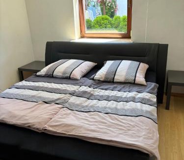 Pasing - Obermenzing Apartamento | Erdgeschosswohnung neben Schloss Blutenburg mit privatem Garten