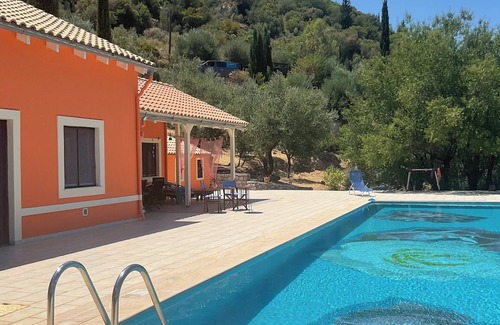 Aetos Casa | Erholung pur mit Traumhafter Aussicht Direkt vom Pool aus