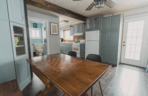 Town of Essex Cabaña | Erie Breeze, Lakefront Cottage with Guest House on EPIC Wine Route!