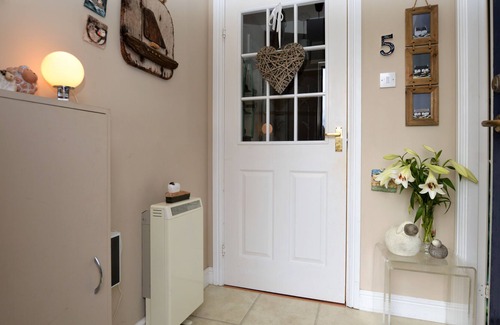 Cairnbaan Casa | Eriska, nearby Crinal Canal, pet friendly