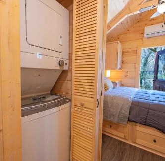 Lookout Valley Neighborhood Association Casa | Ernie Cabin Wauhatchie Woodlands Tiny Cabin