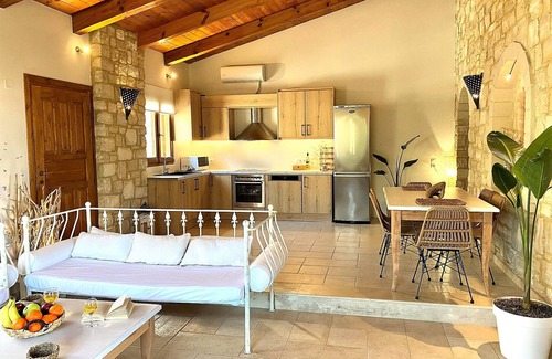 Asteri Villa | Hermosa villa con piscina, privacidad a sólo 5 minutos en coche de la playa