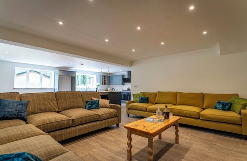 Farley Cabina | Errwood; woodland lodge for 14 with 2 hot tubs in the Staffordshire Moorlands