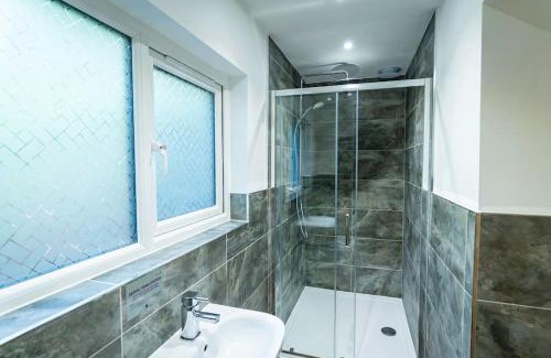 Farley Casa | Errwood, woodland lodge with hot tubs for 14