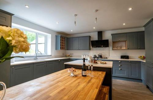 Farley Casa | Errwood, woodland lodge with hot tubs for 14