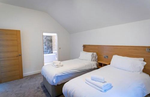 Farley Casa | Errwood, woodland lodge with hot tubs for 14