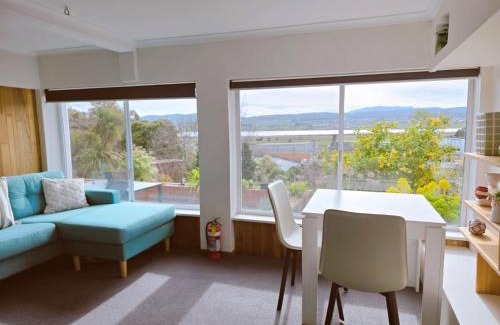 Riverside Casa | Ers's on Tamar B&B