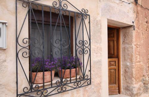 Montejo de la Vega de la Serrezuela Casa | Wabisabi Townhouse