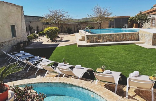 Pozohondo Villa | ¡Escápate y siente la naturaleza! Villa familiar con mucho encanto para grupos.