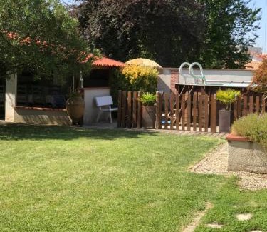 Agen Casa | ESCALE AU FOND DU JARDIN