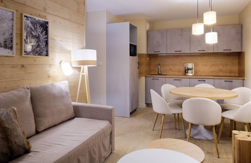 Eclose-Est Condominio | Escapade de ski au Alpes | spa, piscine + gym!