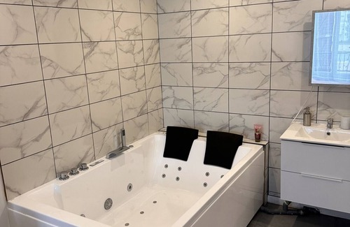 Monthyon Apartamento | Escapade Disney : Jacuzzi Privé