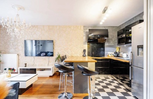 Le Plessis-Bouchard Apartamento | Escapade Exotique-Private Terrace-Love&Jacuzzi
