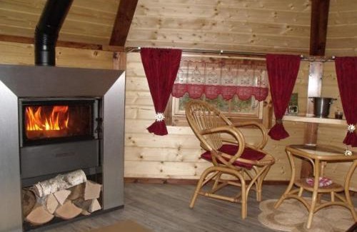 Ferdrupt Casa | Escapade Romantique: Cabane avec Terrasse Panoramique, Poêle à Bois et Éclairage Multicolore - FR-1-589-441