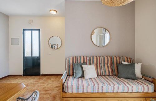 Pedras Pretas Casa | Escapadinha do Sol by Homie