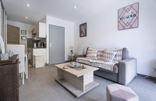 La Valette-du-Var Apartamento | Escapada y serenidad en el Studio Le Partegal con piscina compartida, Wi-Fi y aire acondicionado