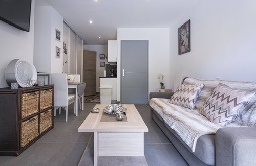 La Valette-du-Var Apartamento | Escapada y serenidad en el Studio Le Partegal con piscina compartida, Wi-Fi y aire acondicionado