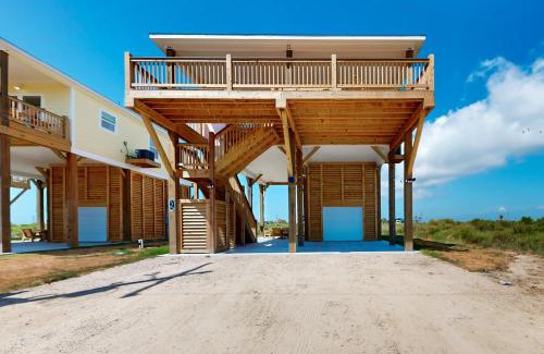 Gilchrist Casa | Escape Bay Views Family Retreat Dog Friendly