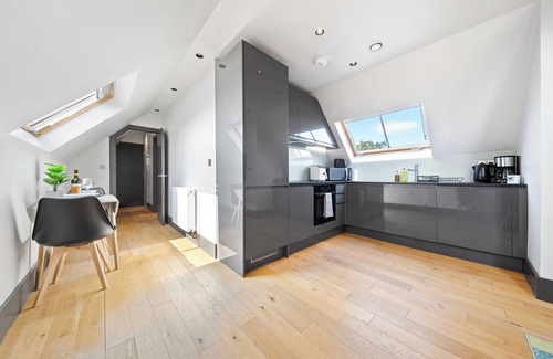 Richmond-upon-Thames Casa | Escape by The River & Bushy Park