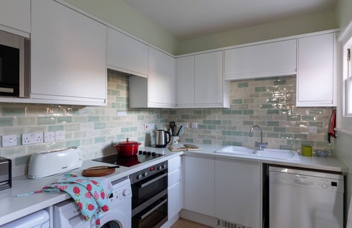 East Prawle Cabaña | Escape from it all! Coastguard cottage in AONB at Prawle Point with sea views